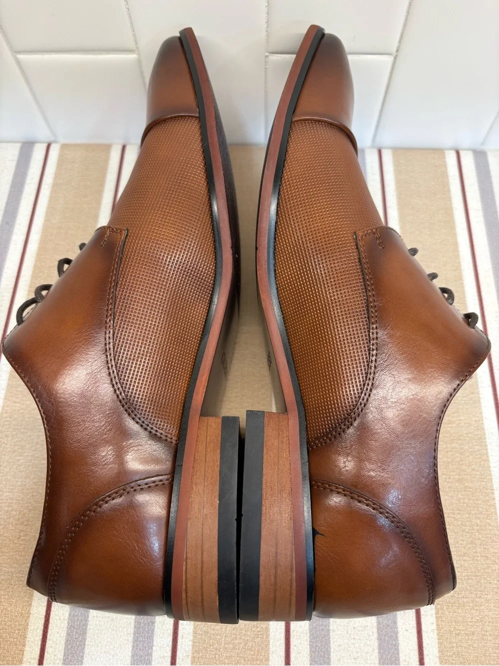 New Guess Men’s Shelly Cap Toe Oxford Dress Shoes Lace-Up Size 9 Brown